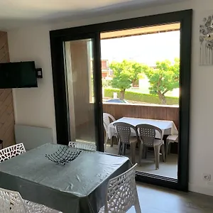 Agréable à Deux Pas Du Plan D'eau Appartement